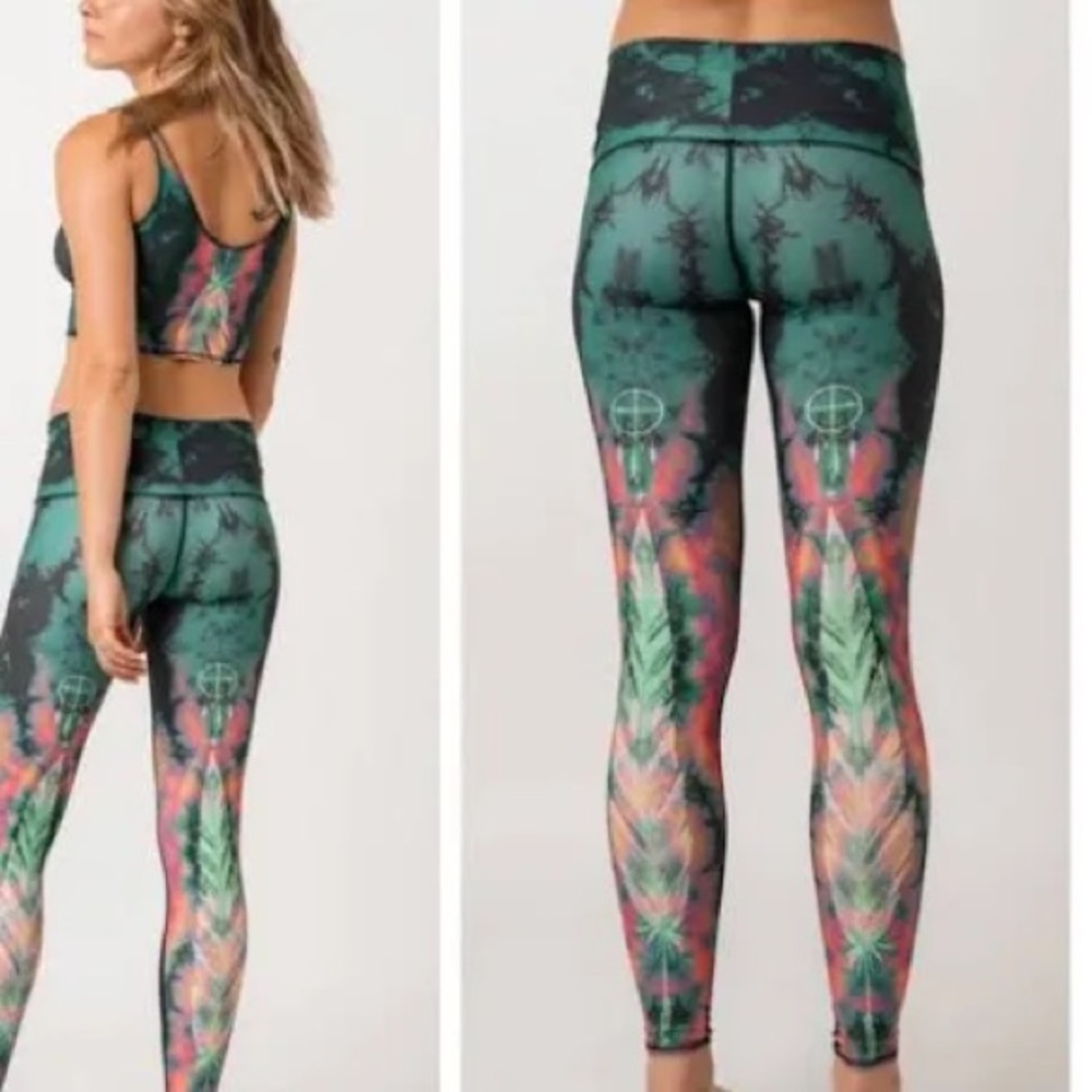 🪻🌴🐲 NWT - Teeki eagle feather green hot yoga leggings size XS